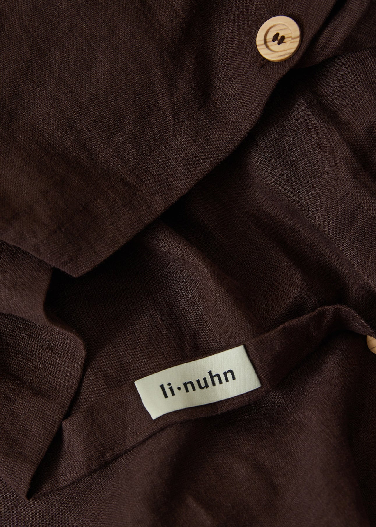 Linuhn linen bedding sheets wood chocolate dark brown Holzfarbe. Schokoladenfarbe. dunkelbraune Farbe hout kleur. chocolade kleur. donkerbruine kleur